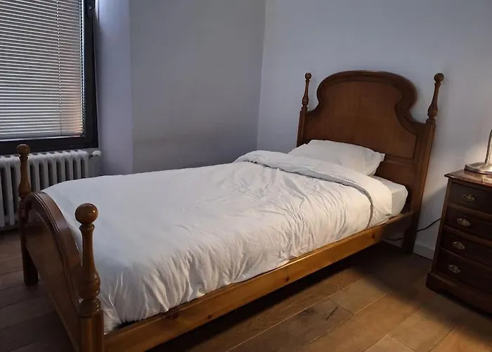 Casa Bajo El Acueducto Con Plaza De Garaje