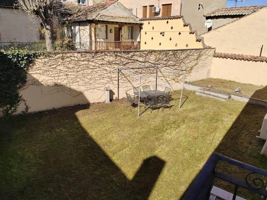 Casa Bajo El Acueducto Con Plaza De Garaje Segovia